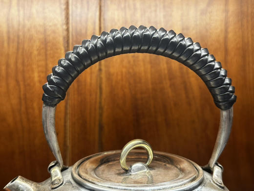 32000池田荣山云波纹银壶 商品图3