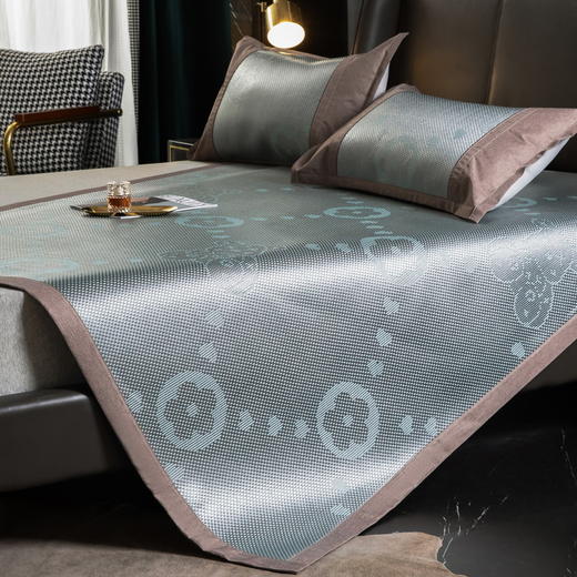 【26℃恒温的秘密！碳光藤席凉席三件套】高密度纺织凉而不冰，光滑细腻3D透气，方便收纳温凉享受，热夏也清凉，可折叠可机洗夏季冰丝席软凉席子粉丝专属家庭整理 商品图0