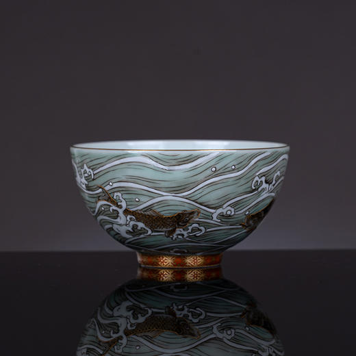 粉彩描金海水鱼乐图杯 商品图1