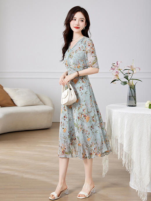修身显瘦，时尚v领月印花简洁干练气质碎花连衣裙HR-WZ25219 商品图4