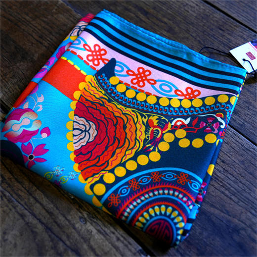 深山集市 车边真丝纹样印花方巾53*53cm 商品图6