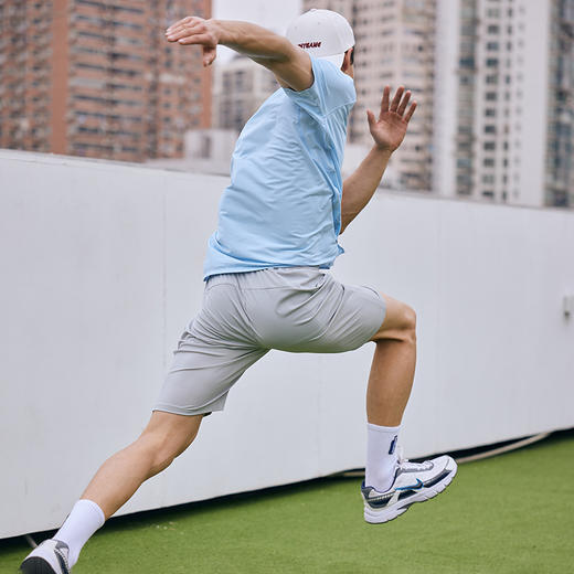 OMG运动 冰凉格休闲短裤男健身裤弹力透气跑步冰丝凉感轻薄五分裤 商品图4