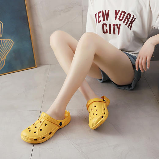 【一鞋两穿！包头EVA材质】鞋面透气，可以让您的脚趾感到宽松舒适；防滑底设计，可以让您在海边玩得更放心自由。无论是在度假还是日常生活中穿着都非常实用，尽显你的好品味和活力！ 商品图5