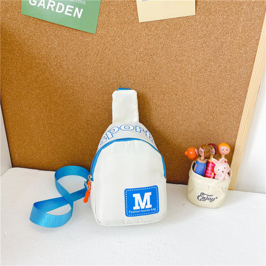 【ins潮流！儿童斜挎包】可爱卡通形象设计，男女孩均可背负。它不仅轻便，还具有高度耐用性，非常适合用于户外活动和日常旅行。出游必备 动漫卡通萌趣味，儿童胸包。sh 商品图8