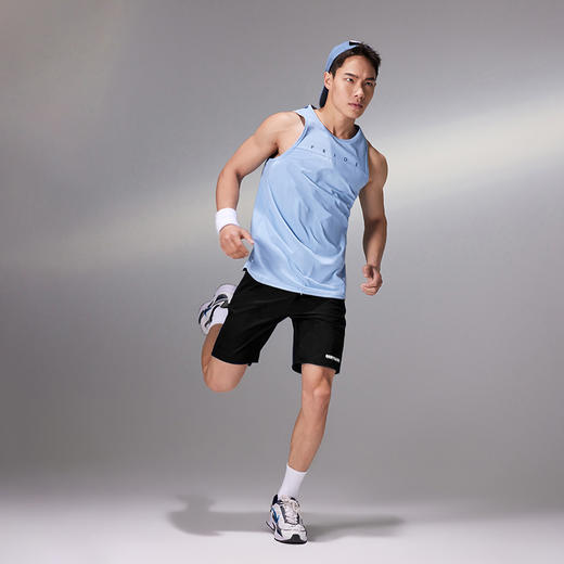 OMG运动 冰凉格休闲短裤男健身裤弹力透气跑步冰丝凉感轻薄五分裤 商品图2