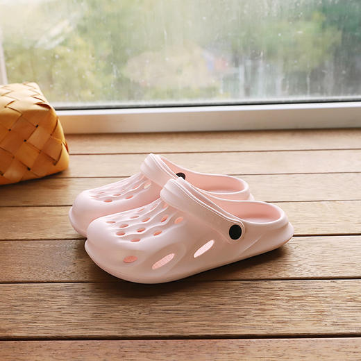 【一鞋两穿！包头EVA材质】鞋面透气，可以让您的脚趾感到宽松舒适；防滑底设计，可以让您在海边玩得更放心自由。无论是在度假还是日常生活中穿着都非常实用，尽显你的好品味和活力！ 商品图13