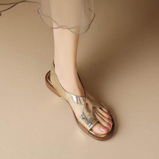 舒适百搭，夏季爆款亮面平底分趾凉鞋NGMZR-9533 商品图1