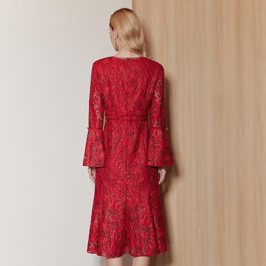 EITIE爱特爱精致优雅法式蕾丝鱼尾收腰喇叭袖红色连衣裙秋新款C2307240 商品图4