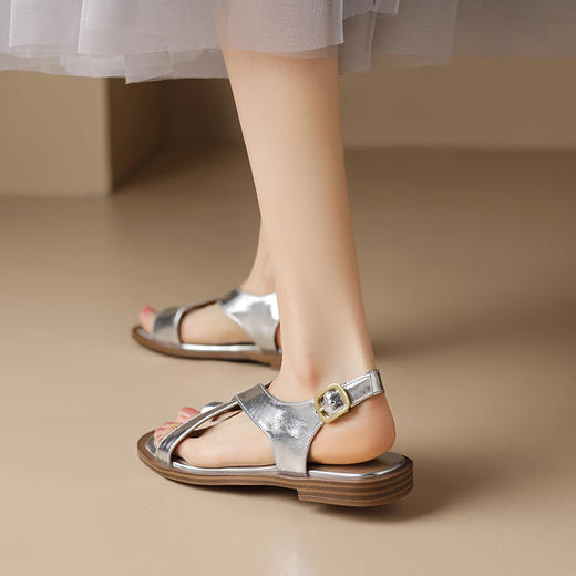 舒适百搭，夏季爆款亮面平底分趾凉鞋NGMZR-9533 商品图11