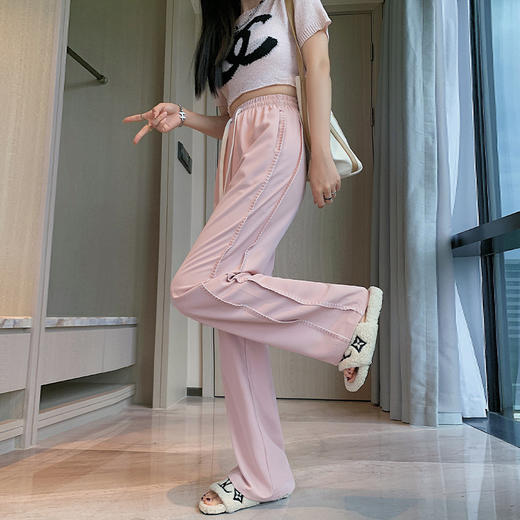 设计感十足的黑色阔腿裤女，夏季必备凉凉裤。小众款式，宽松直筒拖地长裤，适合小个子女性穿着。舒适透气的面料，让您在炎热的夏季也能保持清爽！ 商品图1