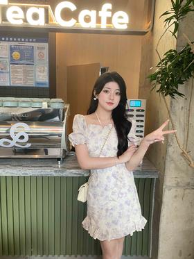 减龄神器还是碎花裙在行！