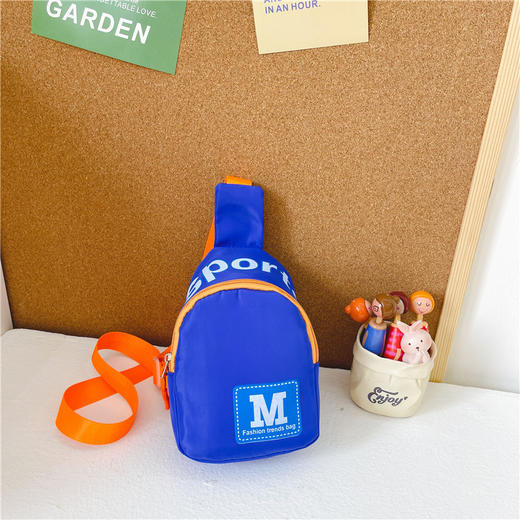 【ins潮流！儿童斜挎包】可爱卡通形象设计，男女孩均可背负。它不仅轻便，还具有高度耐用性，非常适合用于户外活动和日常旅行。出游必备 动漫卡通萌趣味，儿童胸包。sh 商品图6