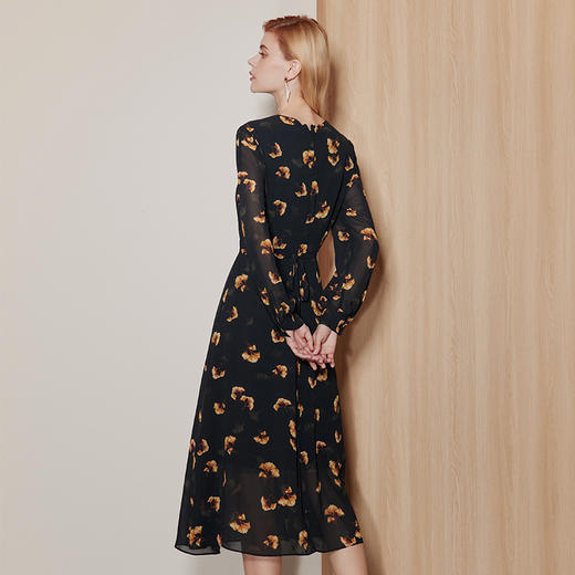 EITIE爱特爱法式高级感印花V领垂坠黑色优雅连衣裙秋季新款C2307242 商品图4