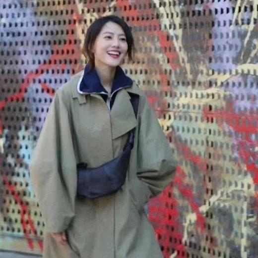 预售3-7天 一款牛角包包新色 时髦精必备 超柔软进口皮料 皮质超舒服 轻软 商品图5