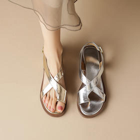 舒适百搭，夏季爆款亮面平底分趾凉鞋NGMZR-9533