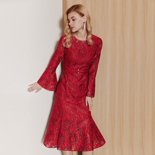 EITIE爱特爱精致优雅法式蕾丝鱼尾收腰喇叭袖红色连衣裙秋新款C2307240 商品图2