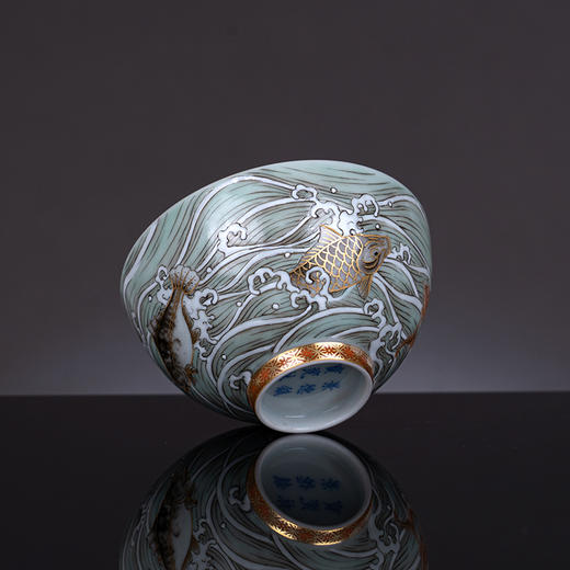 粉彩描金海水鱼乐图杯 商品图3