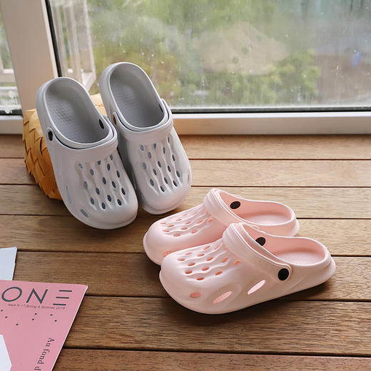 【一鞋两穿！包头EVA材质】鞋面透气，可以让您的脚趾感到宽松舒适；防滑底设计，可以让您在海边玩得更放心自由。无论是在度假还是日常生活中穿着都非常实用，尽显你的好品味和活力！ 商品图3