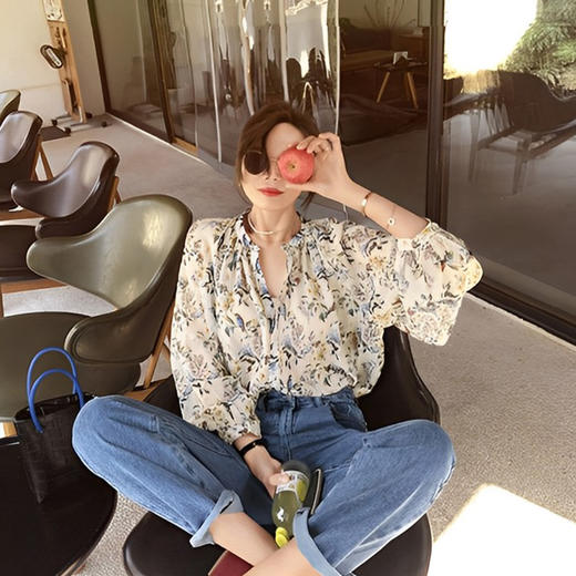 【水墨集云 复古花衬衫】 V领碎花印花御姐衫衬 法式蝙蝠袖露背衬衫 度假上衣女 商品图1