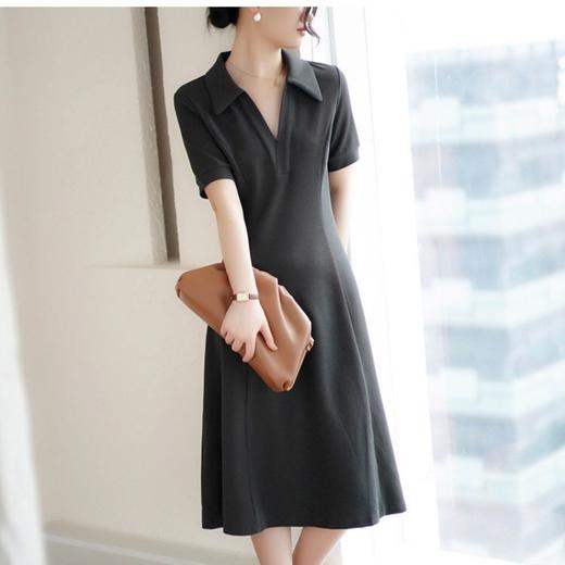 黛唯梵【夏日轻盈搭配必备！】上新流行冰丝罗纹棉短袖PoPo领连衣裙，简约显瘦A字型剪裁，遮肚又大肚白领必备！ 商品图5