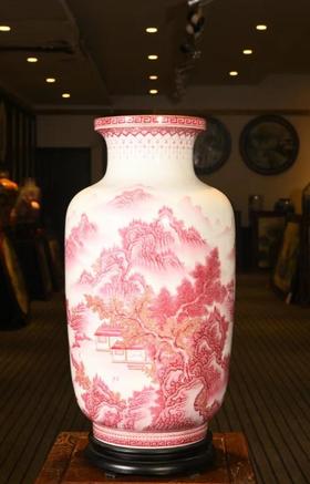 玛瑙红山水冬瓜瓶