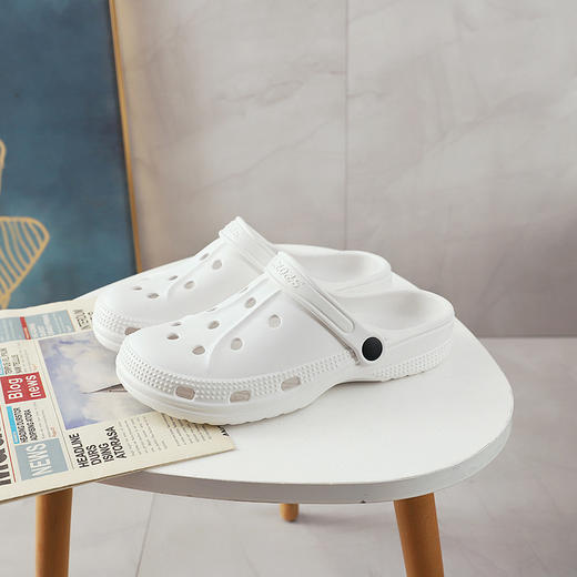 【一鞋两穿！包头EVA材质】鞋面透气，可以让您的脚趾感到宽松舒适；防滑底设计，可以让您在海边玩得更放心自由。无论是在度假还是日常生活中穿着都非常实用，尽显你的好品味和活力！ 商品图9