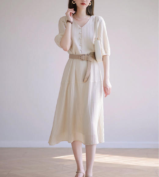 黛唯梵【2023夏季名媛连衣裙】婀娜多姿，充满生命力，展现现代女性的独立自信。精致轻奢，优雅知性，将经典与时尚完美结合。 商品图0