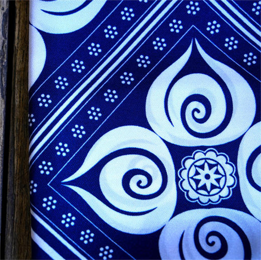 深山集市 车边真丝纹样印花方巾53*53cm 商品图3