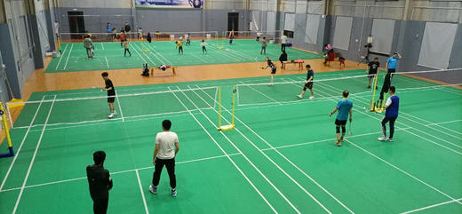 【易智羽毛球馆 】羽毛球馆1小时  全天场  不限人数 内设空调 商品图1