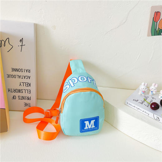 【ins潮流！儿童斜挎包】可爱卡通形象设计，男女孩均可背负。它不仅轻便，还具有高度耐用性，非常适合用于户外活动和日常旅行。出游必备 动漫卡通萌趣味，儿童胸包。sh 商品图5