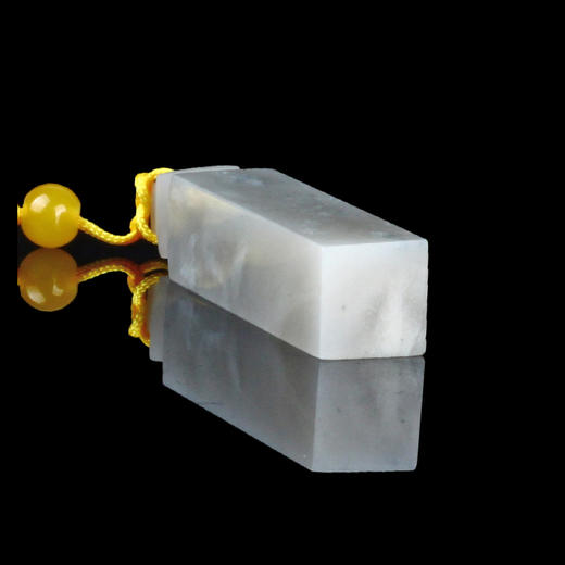 孤品014503:昌化冻石博古钮小方章-1.3*1.3*6.3cm 商品图4