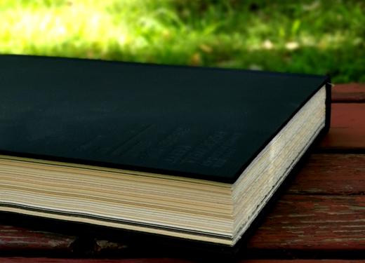 定制毛边本+藏书票编号本，作者签名钤印！！《洛克威尔•肯特插图选》，美国 肯特绘，吴伟编著，定制毛边本，作者签名钤印，黑色布面精装，白色布面函套，附赠明信片，凸版印刷书票，16开，成品尺寸210*28 商品图4