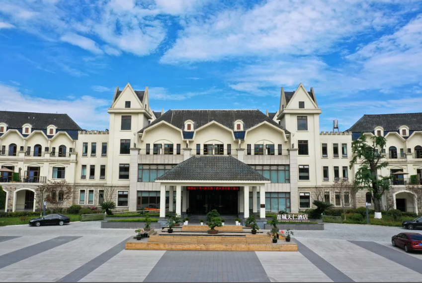 国庆有房【青城天仁酒店】￥299抢1间/￥499抢2间（可拆分）高级房，含早餐！