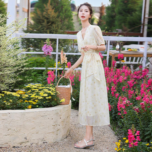 夏新款气质感茶歇法式v领碎花连衣裙收腰显瘦长裙MYL2318-3 商品图6