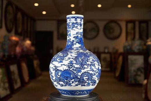 青花九龙天球瓶 商品图0