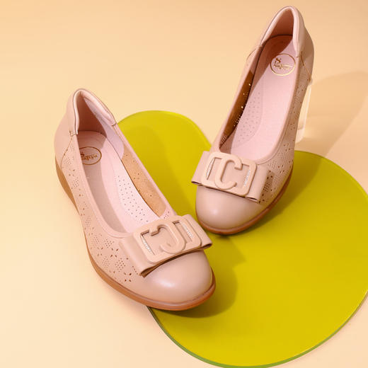 Safiya/索菲娅2023新款春秋真皮牛皮镂空透气浅口坡跟软底单鞋 SF33111404 商品图0