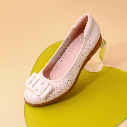 Safiya/索菲娅2023新款春秋真皮牛皮镂空透气浅口坡跟软底单鞋 SF33111404 商品图4