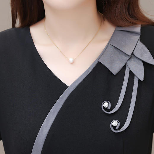 时尚优雅，夏款中长款修身气质V领短袖假两件A字裙黑色连衣裙QYM-XQD-5B107-L 商品图3