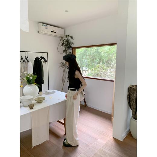 【2023春夏新品，实拍纹理小背心】一件实拍纹理小背心短款修身无袖针织衫，舒适柔软，贴合完美，展现女性的优美曲线。 商品图4