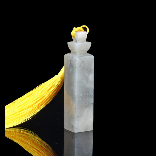 孤品014503:昌化冻石博古钮小方章-1.3*1.3*6.3cm 商品图1