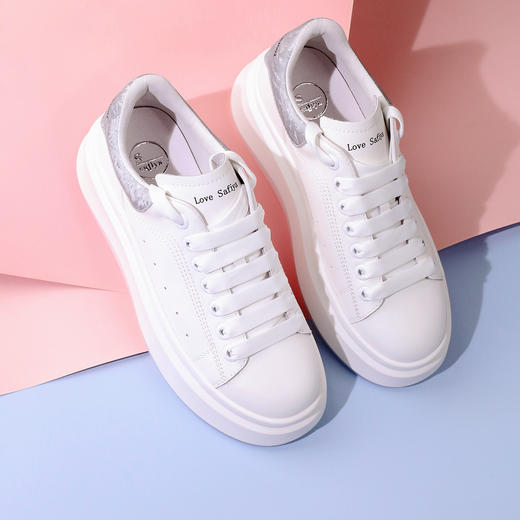 Safiya/索菲娅 2023秋新款潮流撞尾透气厚底增高小白鞋板鞋 SF33112107 商品图1