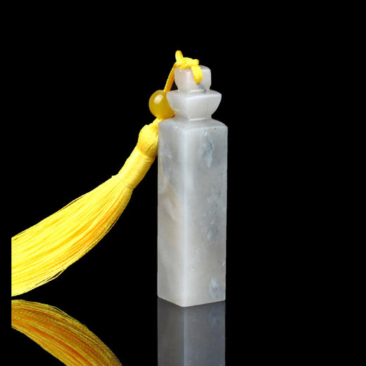 孤品014503:昌化冻石博古钮小方章-1.3*1.3*6.3cm 商品图0