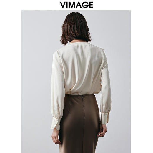 VIMAGE纬漫纪高级感压褶设计V领宽松直筒显瘦雪纺上衣秋季新款V2013610 商品图4