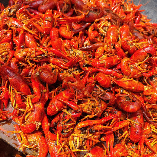 周三配送！私厨秘制系列上新喽✨
吮指麻辣小龙虾🦞选用潜江中红硬壳儿2年小龙虾，外壳深红，肉质紧实，口感弹，秘制香料爆香，一口入魂！在这个夏天感受不一样的麻小儿吧！4—5钱/只，一份50只，3.5斤 商品图1