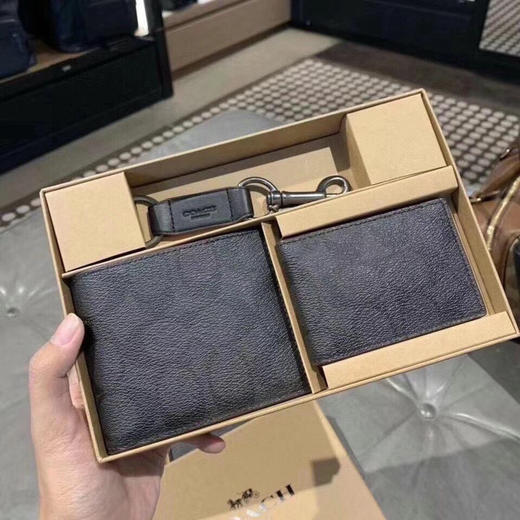 美国现货¥699直邮到手！COACH 新版男士皮夹钥匙扣卡包钱包礼盒 黑灰logo 商品图1