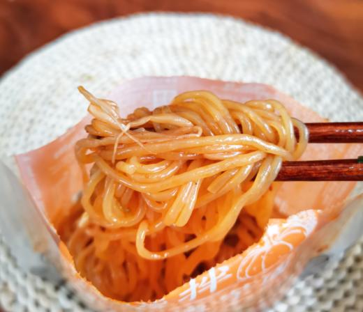 夏日享瘦# 【南瓜魔芋面】免煮低卡不长肉 香辣酸爽又Q弹 地地道道的四川味道！ 开袋即食，不用刷碗的懒人福音~ 商品图3