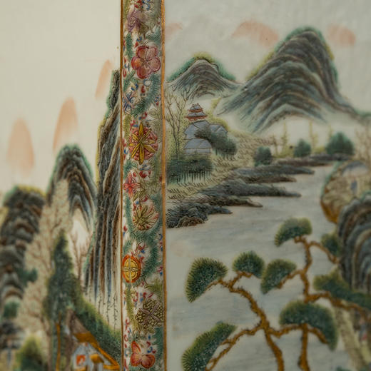 清乾隆 粉彩花卉纹底山水开窗琮式瓶 商品图2