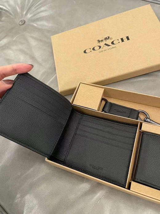美国现货¥699直邮✈️Coach男士钱包礼盒，内含（钱包➕小卡包➕钥匙扣）花一个钱买了3个东西太合适了‼️ 商品图2