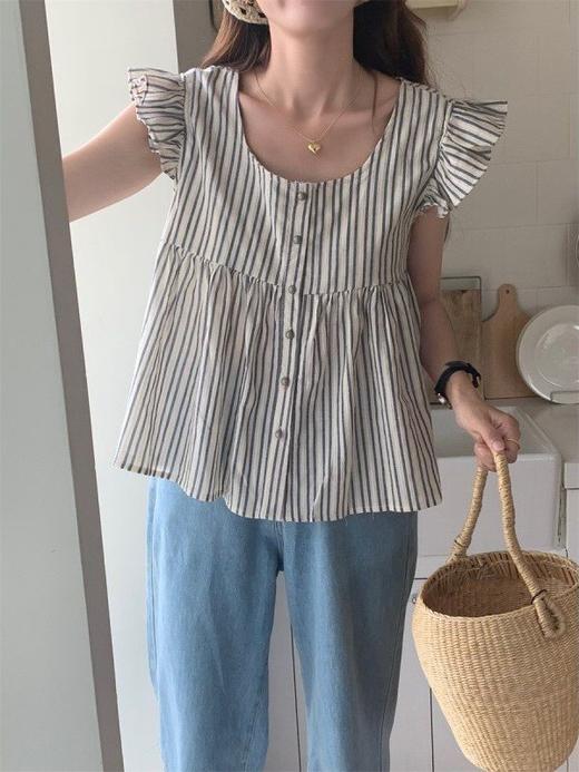 黛唯梵【新款上架，木耳边小飞袖】方领竖条纹，童趣甜美，倍添少女心。女神们，特别推荐给爱穿衣的你们！ 商品图0