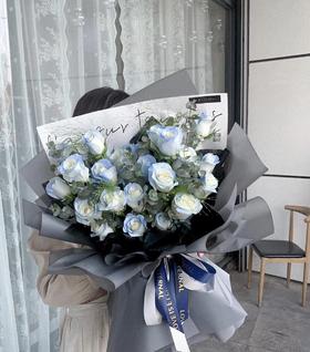 碎冰蓝玫瑰花束